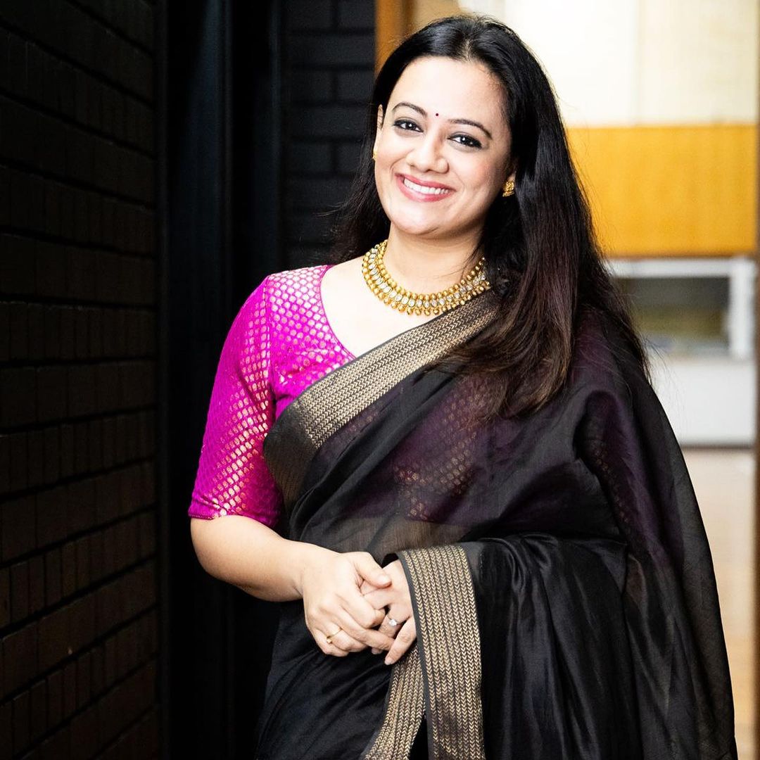 Spruha Joshi Red Nauvari Saree Look