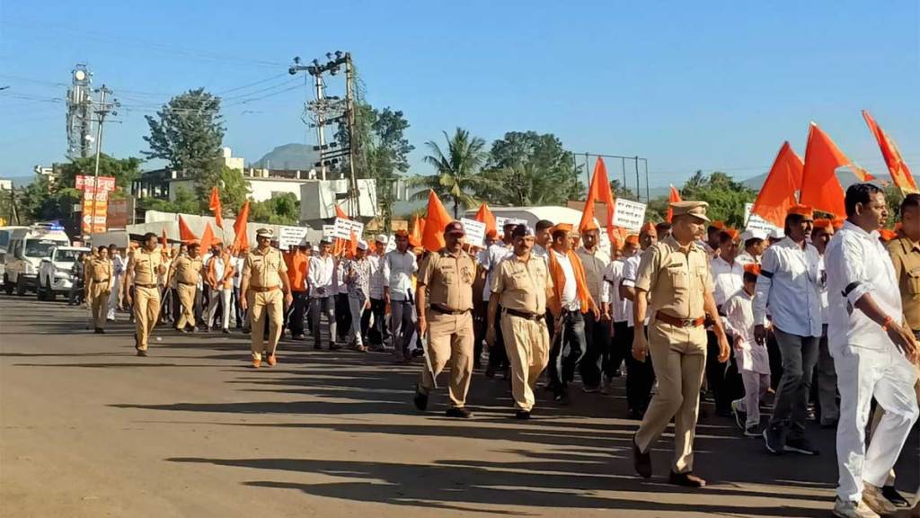 march of hundreds of activists against lathi charge