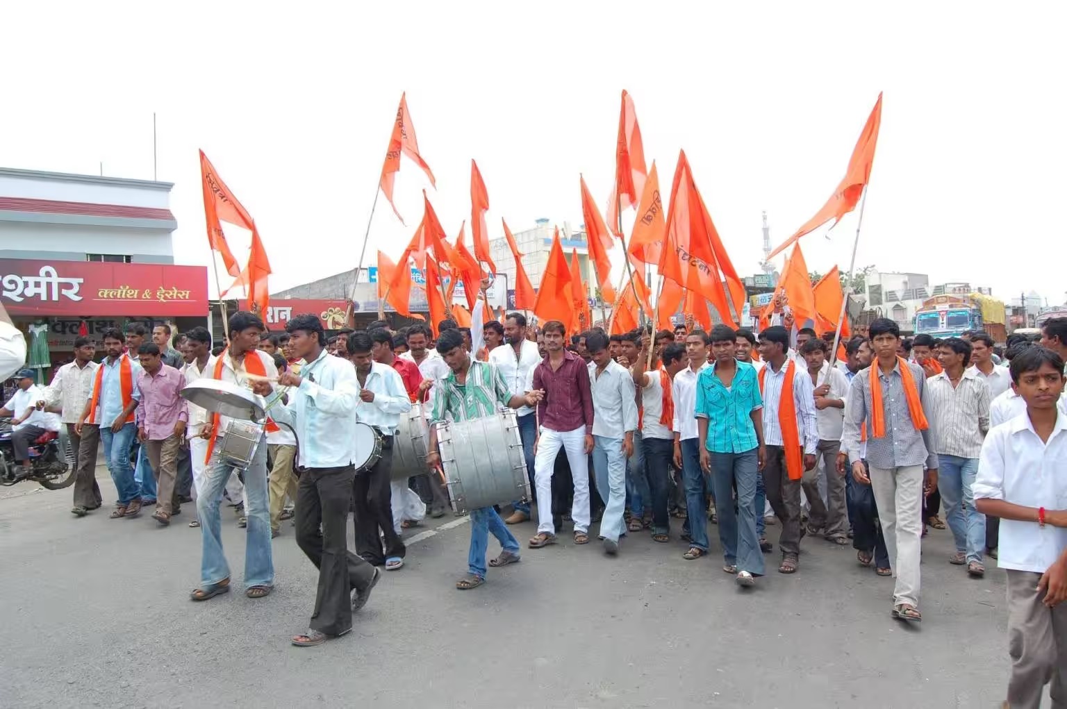 गेल्या काही दिवसांपासून मराठा आरक्षणाच्या मुद्द्यावरून राज्यातील राजकीय वातावरण तापलं आहे.