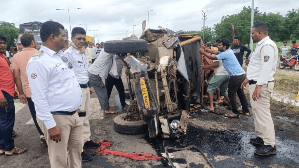 10 passengers injured three serious truck jeep accident National Highway 6 Buldhana