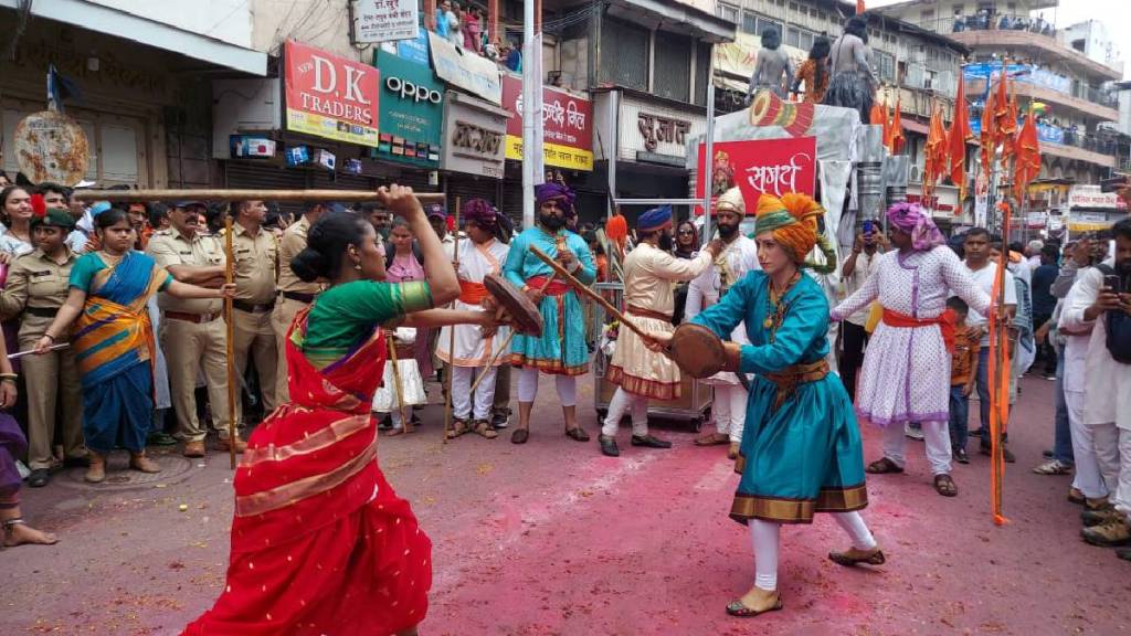 Anna Mara , italy, pune, ganesh immersion procession, masculine sports