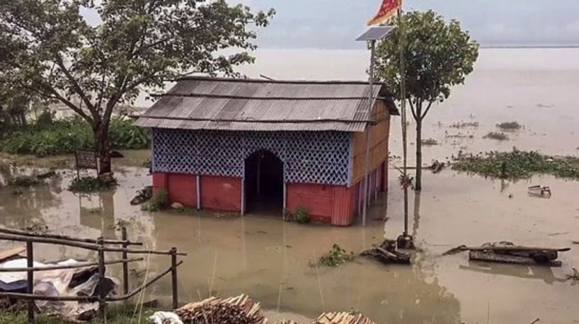 राज्यातील १८ जिल्ह्यांमध्ये अद्याप २.४ लाख लोक पुराने बाधित आहेत. आसाम राज्य आपत्ती व्यवस्थापन प्राधिकरणाच्या मते, राज्यातील नलबारी आणि दररंग हे दोन जिल्हे पुरामुळे सर्वाधिक प्रभावित झाले आहेत.