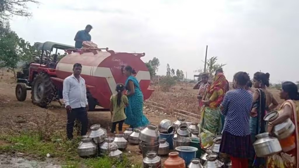 nashik district rainfall, rainfall drops to 33 percent in nashik, water supply through tankers in nashik district, water crisis in nashik