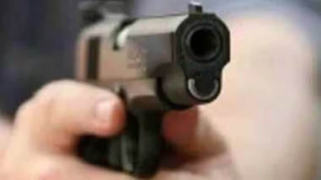 gujrat based businessman robbed of rupees 4 crore at gunpoint