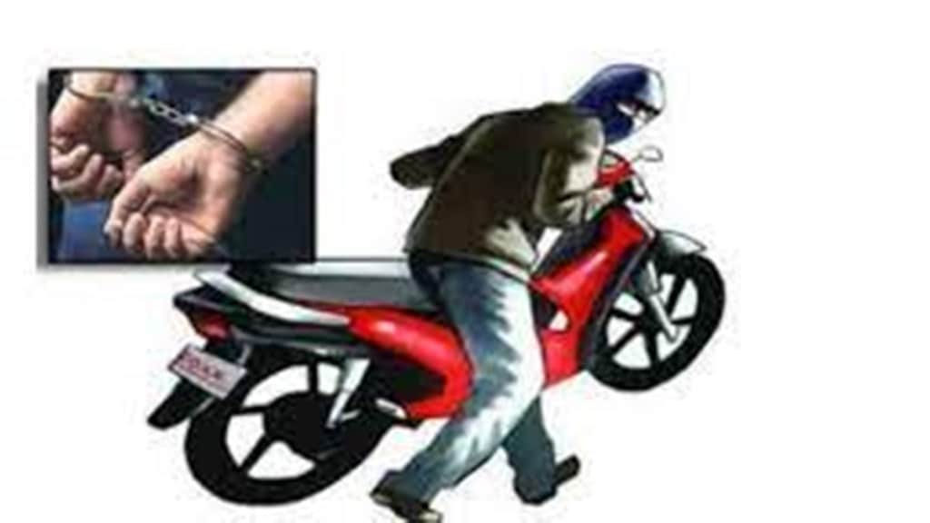 jalgaon mastermind of two wheeler thieves detained by police