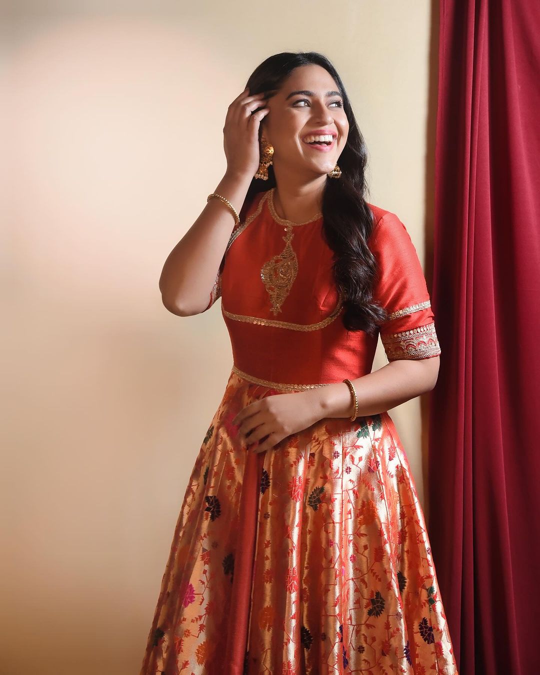 Mrunmayee Deshpande Red Paithani Dress