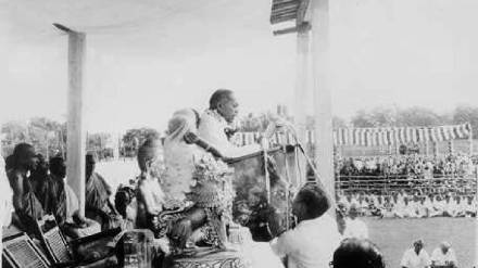 Ambedkar delivering speech during mass conversion in Deekshabhoomi, Nagpur, 14 October 1956.