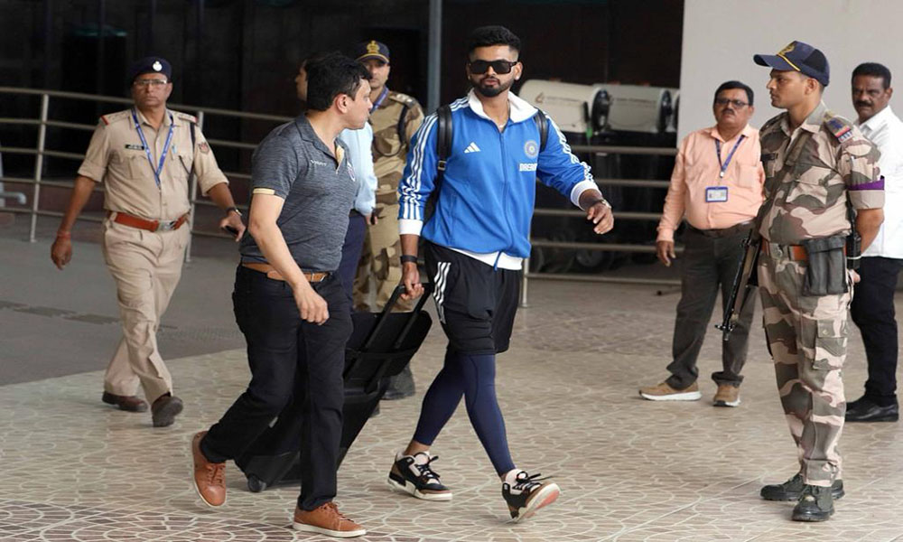 Team India reached Pune before the match against Bangladesh got a warm welcome at the airport