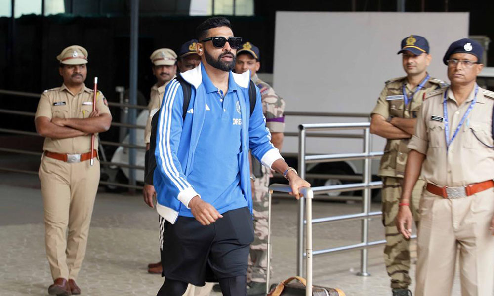 Team India reached Pune before the match against Bangladesh got a warm welcome at the airport