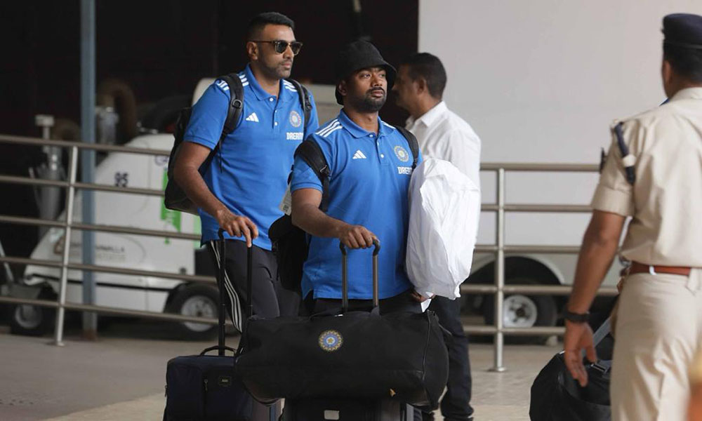 Team India reached Pune before the match against Bangladesh got a warm welcome at the airport