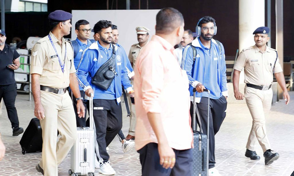 Team India reached Pune before the match against Bangladesh got a warm welcome at the airport