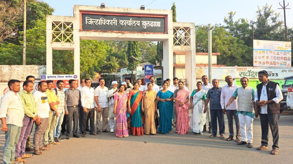 protest Buldhana district office