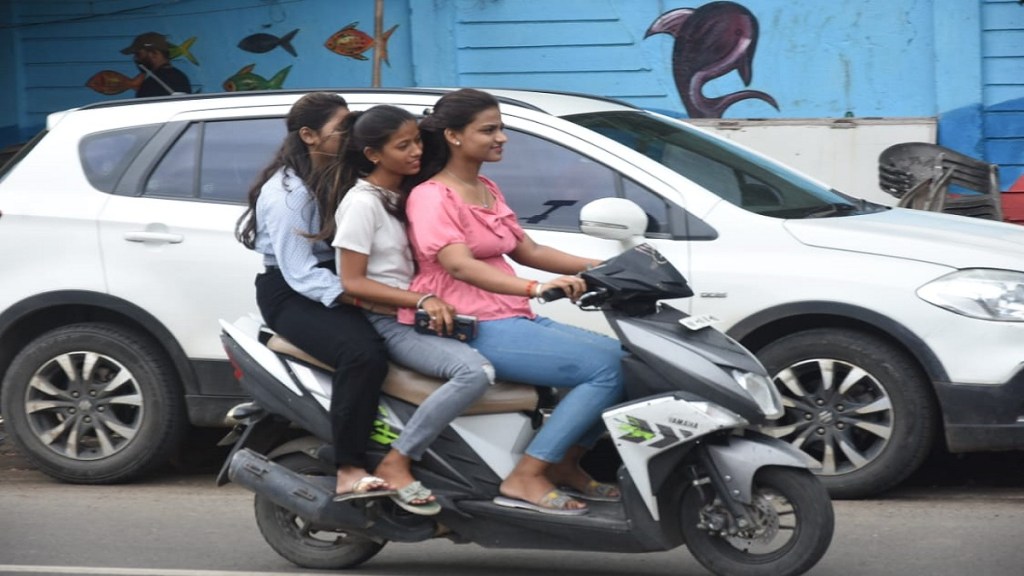 Triple seat traffic Nagpur