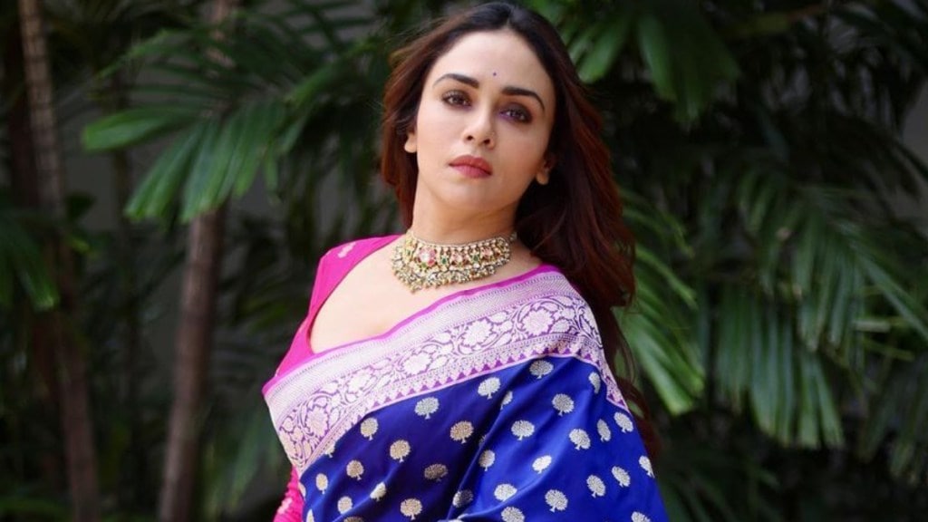 amruta khanvilkar