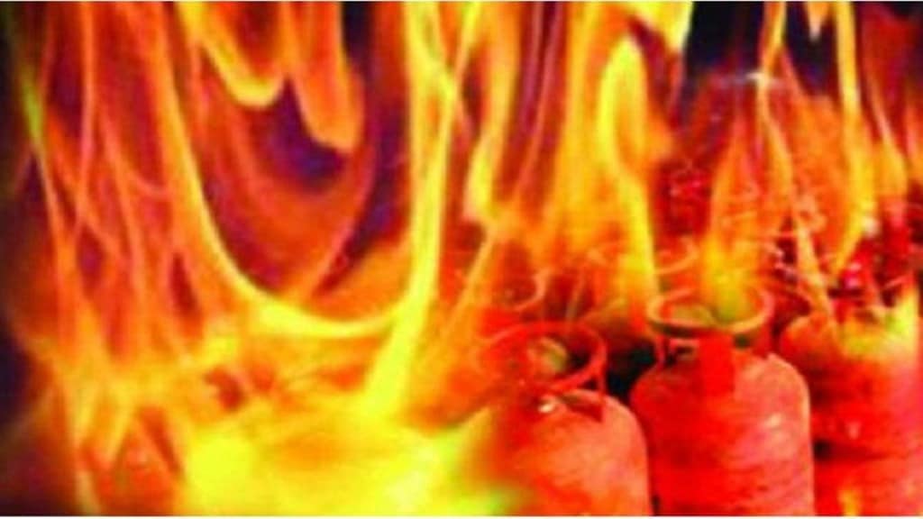 gas cylinder blast in thane, thane woman dies in gas cylinder blast, sabe gaon diva gas cylinder blast