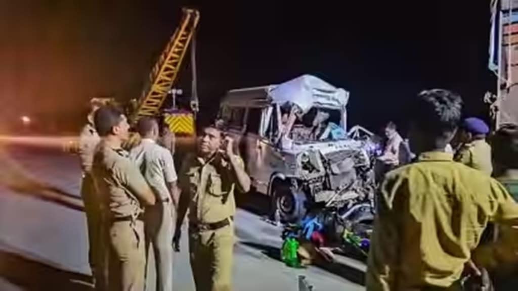 Samruddhi Expressway Accident, Nashik Samruddhi Expressway Accident, Tempo traveller carrying more passengers than its capacity