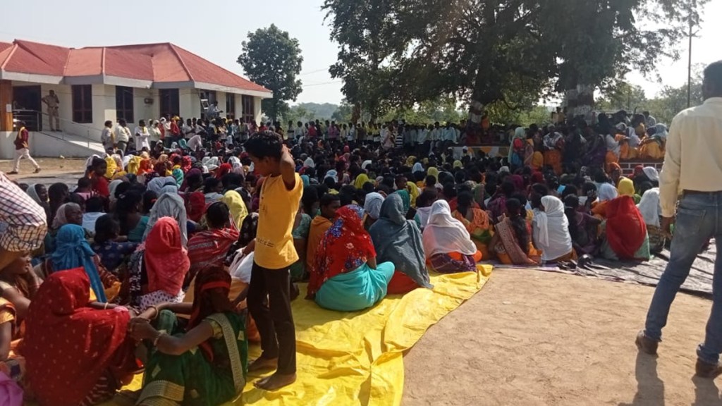 chandrapur pombhurna, tension raised, removal of flag and statues, represents tribal culture