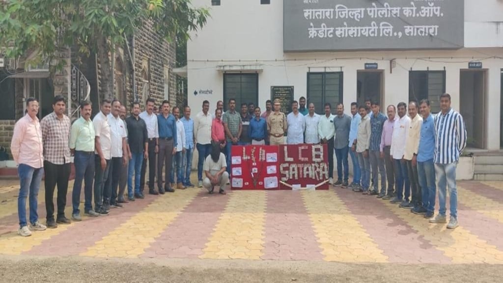 satara police, satara forest department, pistol, knives, live cartridges and 2 swords