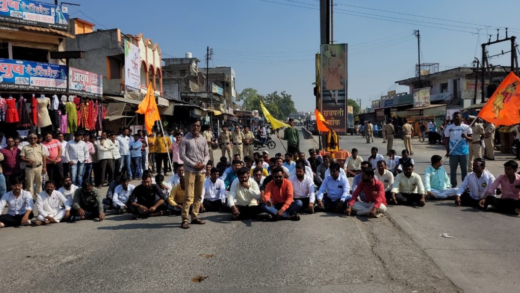 buldhana maratha protest, nagpur pune national highway blocked