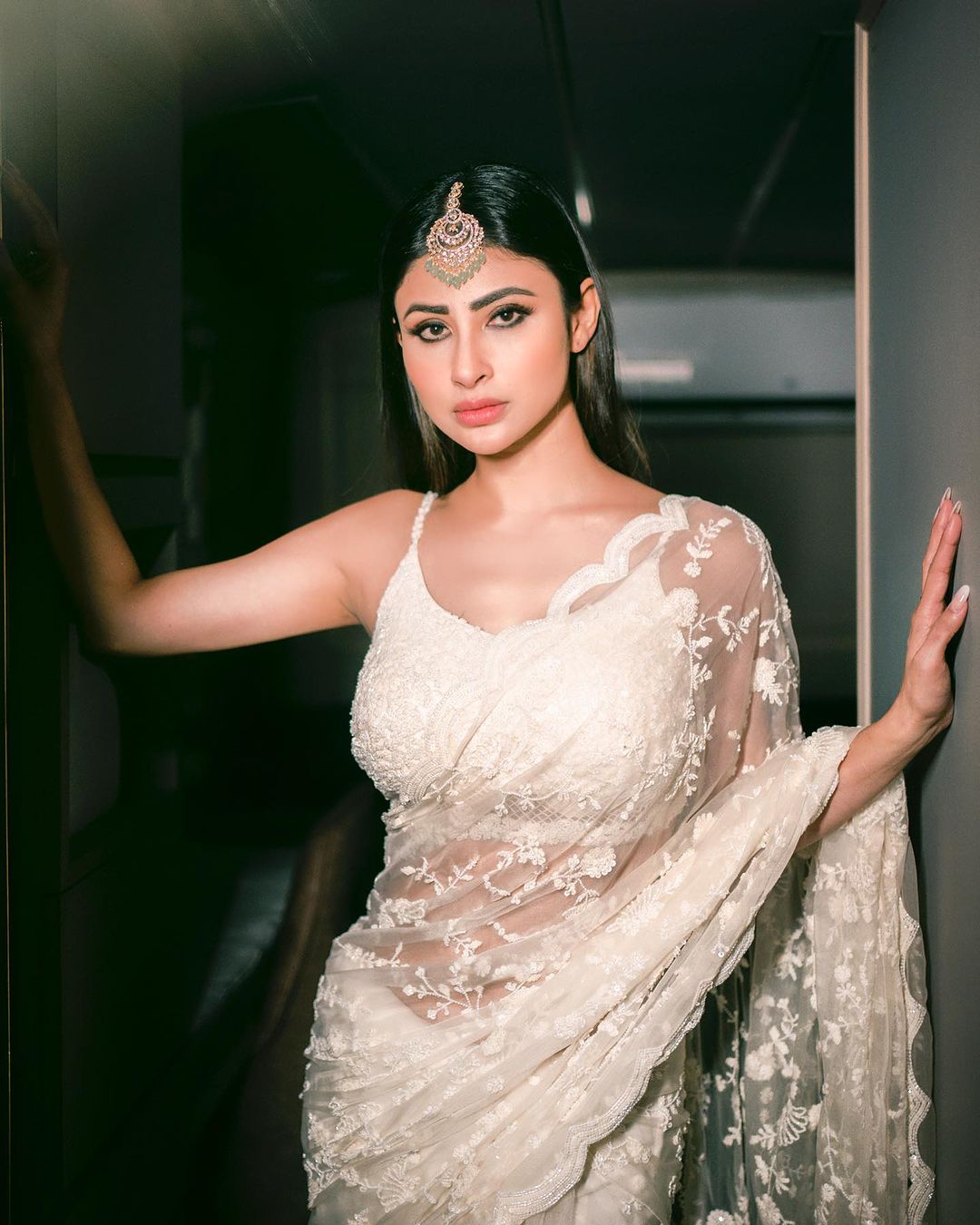 Mouni Roy To Ankita Lokhade: Divas Who Looked Like 'Goddesses' In Pink  Embroidered Lehengas | IWMBuzz