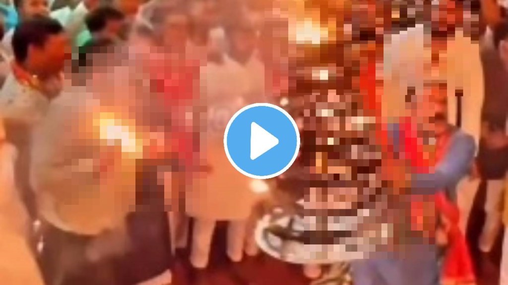 panditji viral aarti video will leave you shocked burnt people clothes