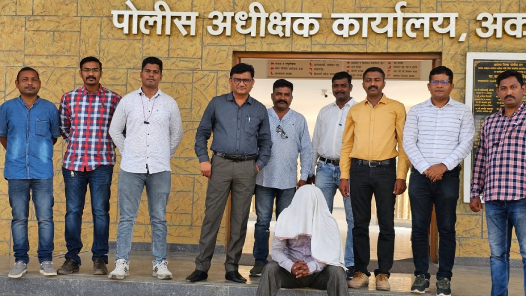 prisoner, absconding three years, arrested abroad Akola Local Crime Branch Police