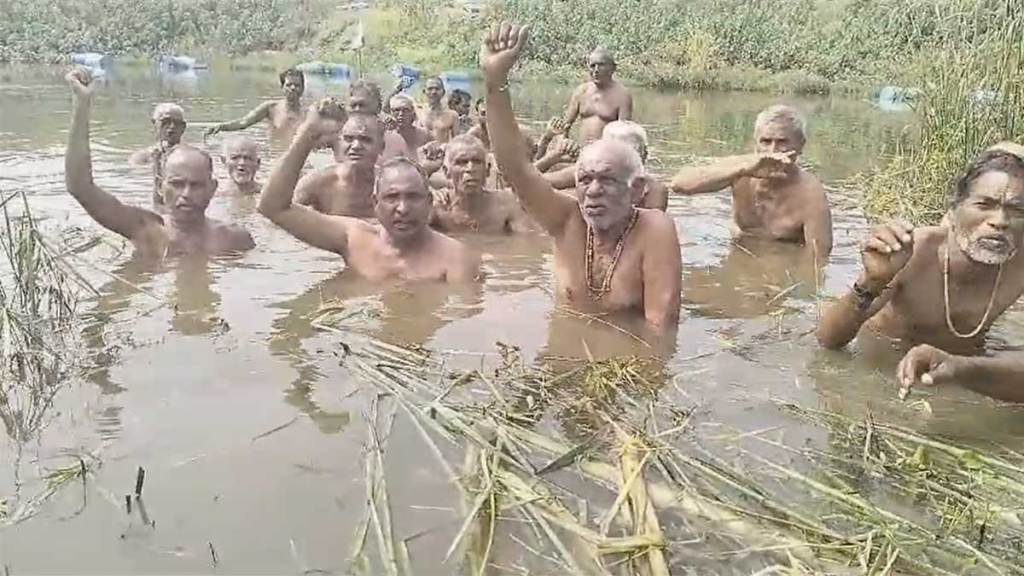 angry farmers started half naked protest