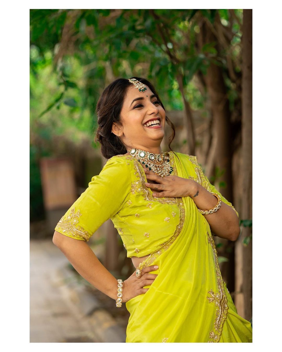 38♥️ Stylish Nauvari Saree Pose Photo for Selfi and Social Media 2023| Nauvari  Saree Photo pose Idea - YouTube