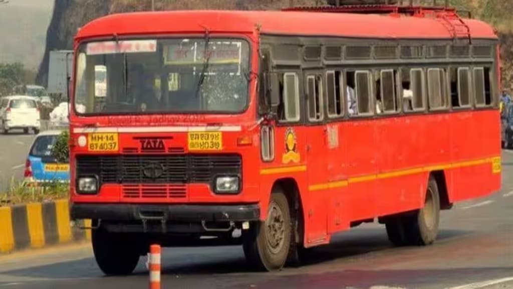 Passengers suffering ST buses from Nagpur to Marathwada getting stuck maratha reservation