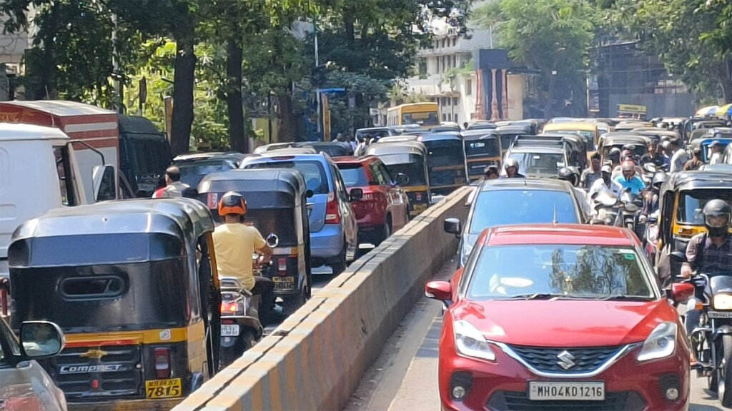 traffic jam roads closed construction mandap Navratri Festival tembhinaka thane