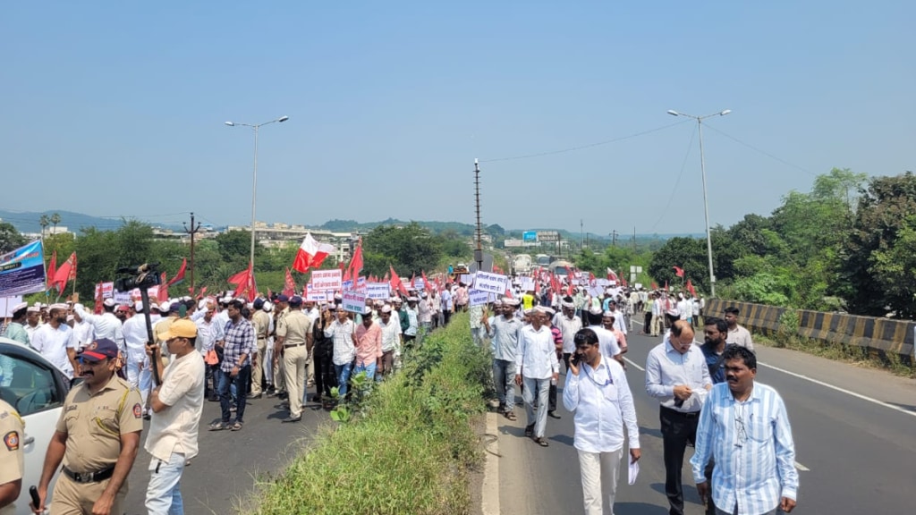 tribal community protested against government Mumbai-Nashik highway