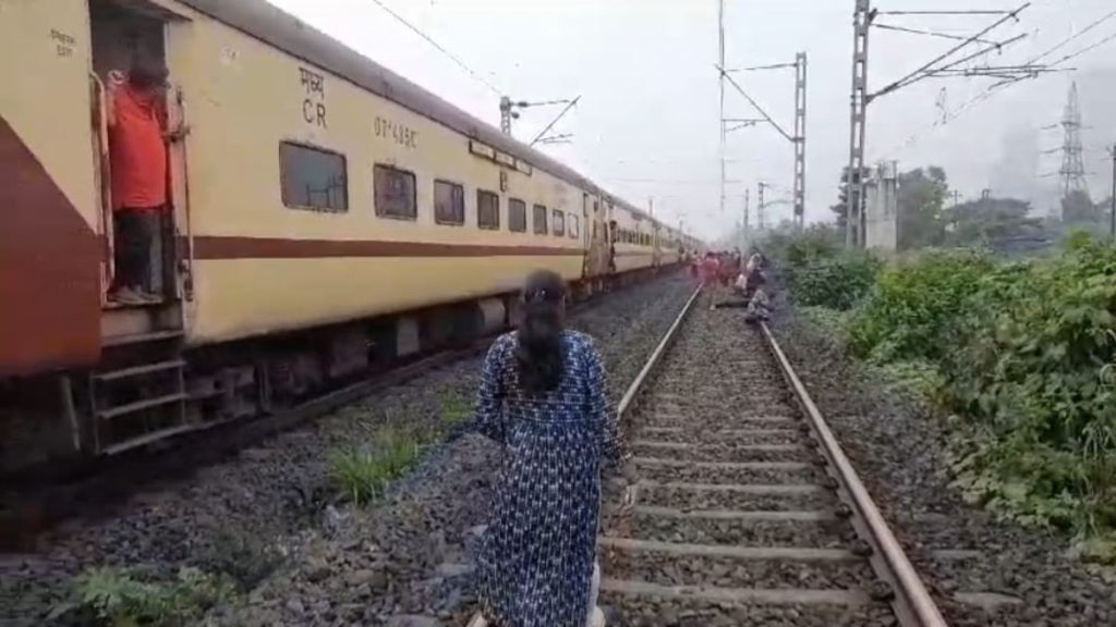 passengers stuck in tutari express