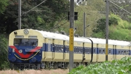 Ballarsha Wardha Memu train running late, atmosphere fear insecurity among traveling students women nagpur