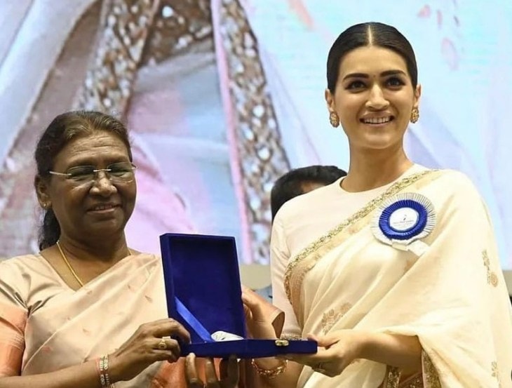 Kriti Sanon Blue Shimmery Saree Diwali