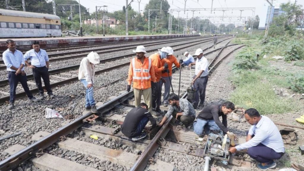 Inconvenient Saturday for Mumbai-Pune rail passenger