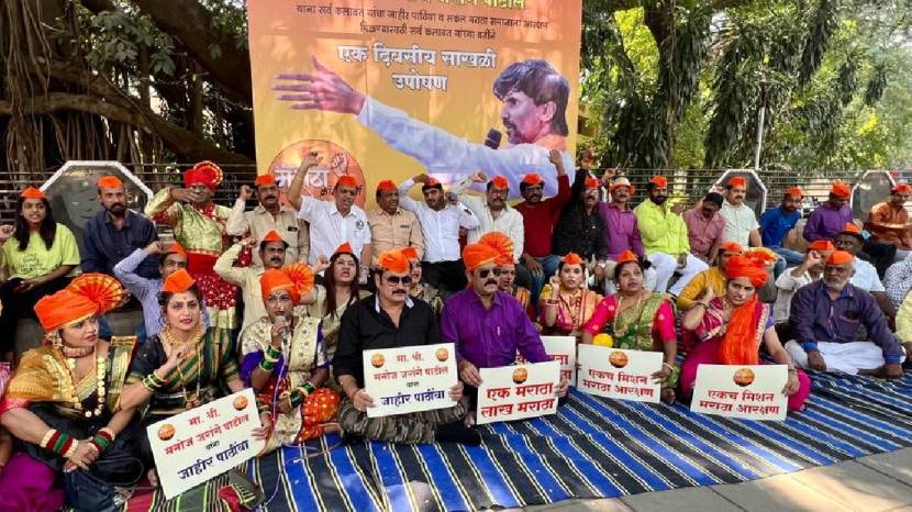 Pune Marathi Artist Protest Maratha Reservation Wearing gold Jewelry Goggles Photos Viral Support Manoj Jarange Patil Update 
