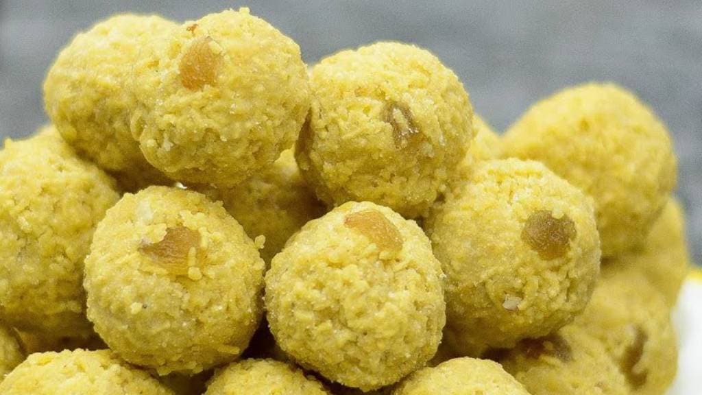 Diwali Faral Recipes in Marathi This year in Diwali faral make pakatale shev ladu Check out the recipe