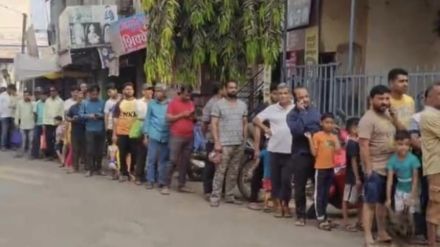 Queues in Kolhapur to buy mutton on bhaubij