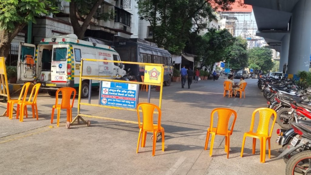 The road in front of Chief Minister Eknath Shinde's house is closed due to police overzealousness