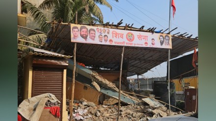 Uddhav Thackeray in Mumbra town after the Shinde faction demolished the branch