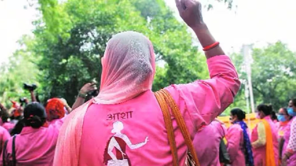 The Asha group pioneers who are working in the National Health Mission in Maharashtra are on indefinite strike across the state