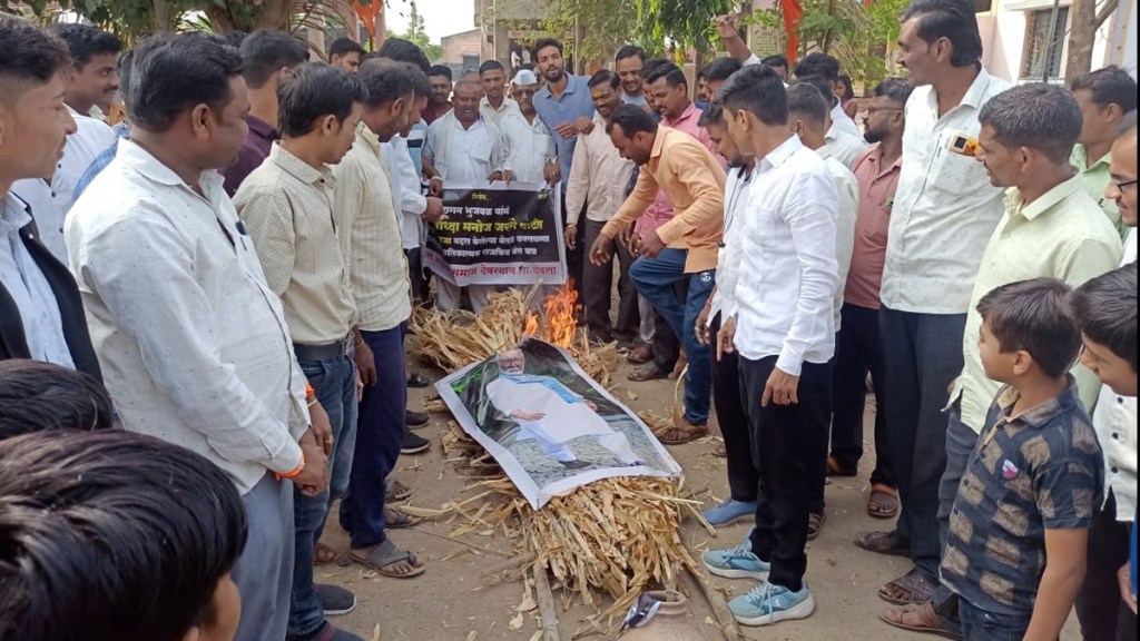 chhagan bhujbal statue burn in sabarwadi