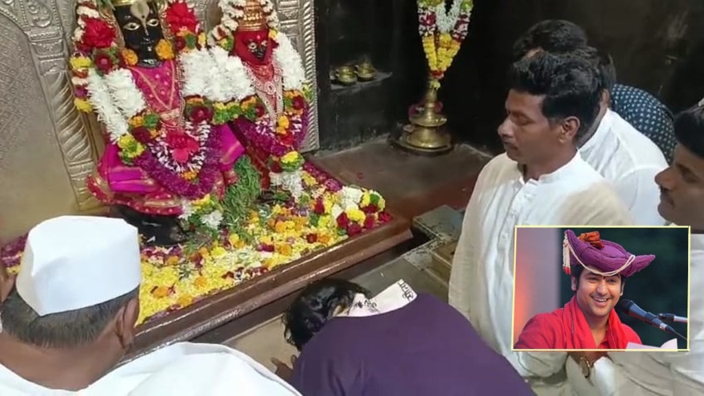 dhirendra shastri in tukoba temple, dhirendra shastri visited tukoba temple in dehu