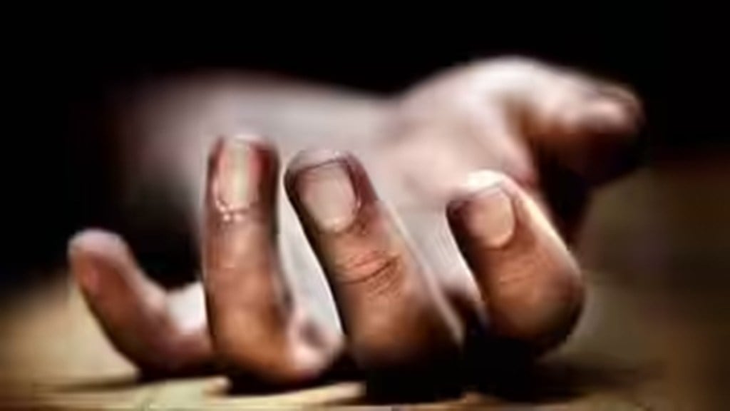 wardha worker crushed in machine, wardha worker death in machine