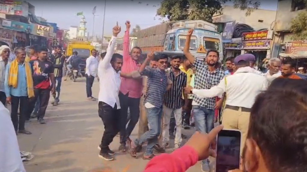 protest after ravikant tupkar detained by police, protest in buldhana