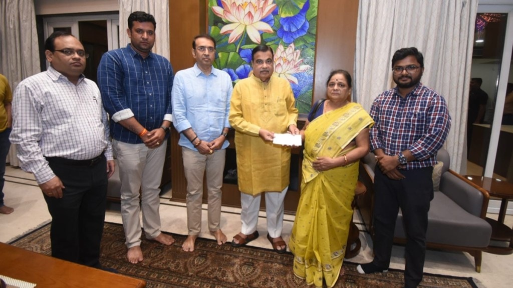 khasdar krida mahotsav death, nitin gadkari cheque to deceased wife