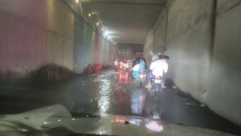 waterlogged, subway, Taloja