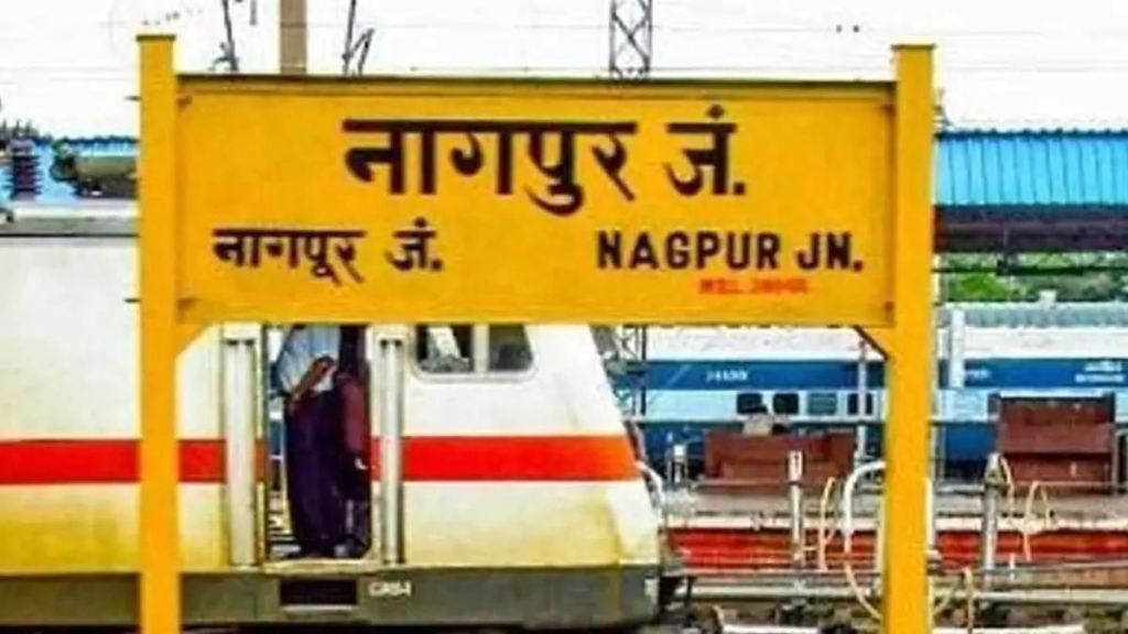 old woman who had gone to Kashi get down from the train and left on platform