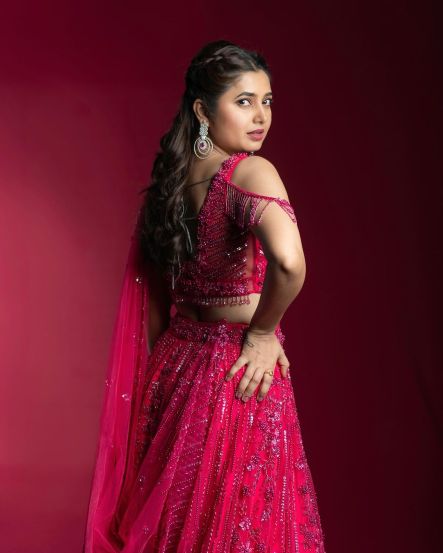 prajakta mali wear 12 kilo ghagra for her new photoshoot