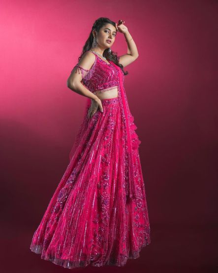 prajakta mali wear 12 kilo ghagra for her new photoshoot